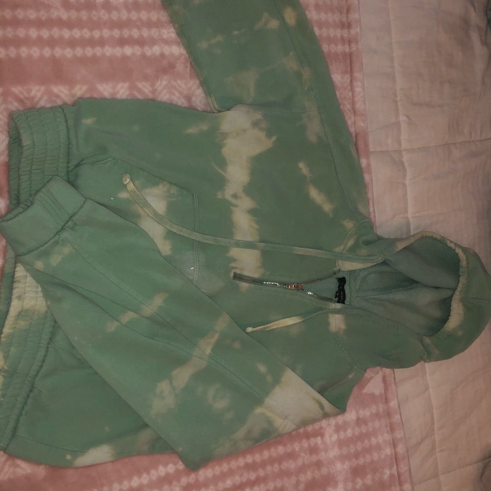 Green cropped sweatshirt